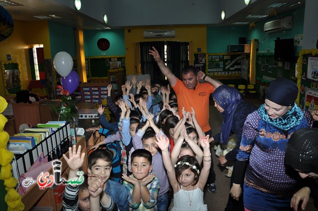 كفرقاسم – فيديو: بساتين الامل, السلام , والمحبة تحتفل بعيد الام على انغام عمو انس وجوقته ..